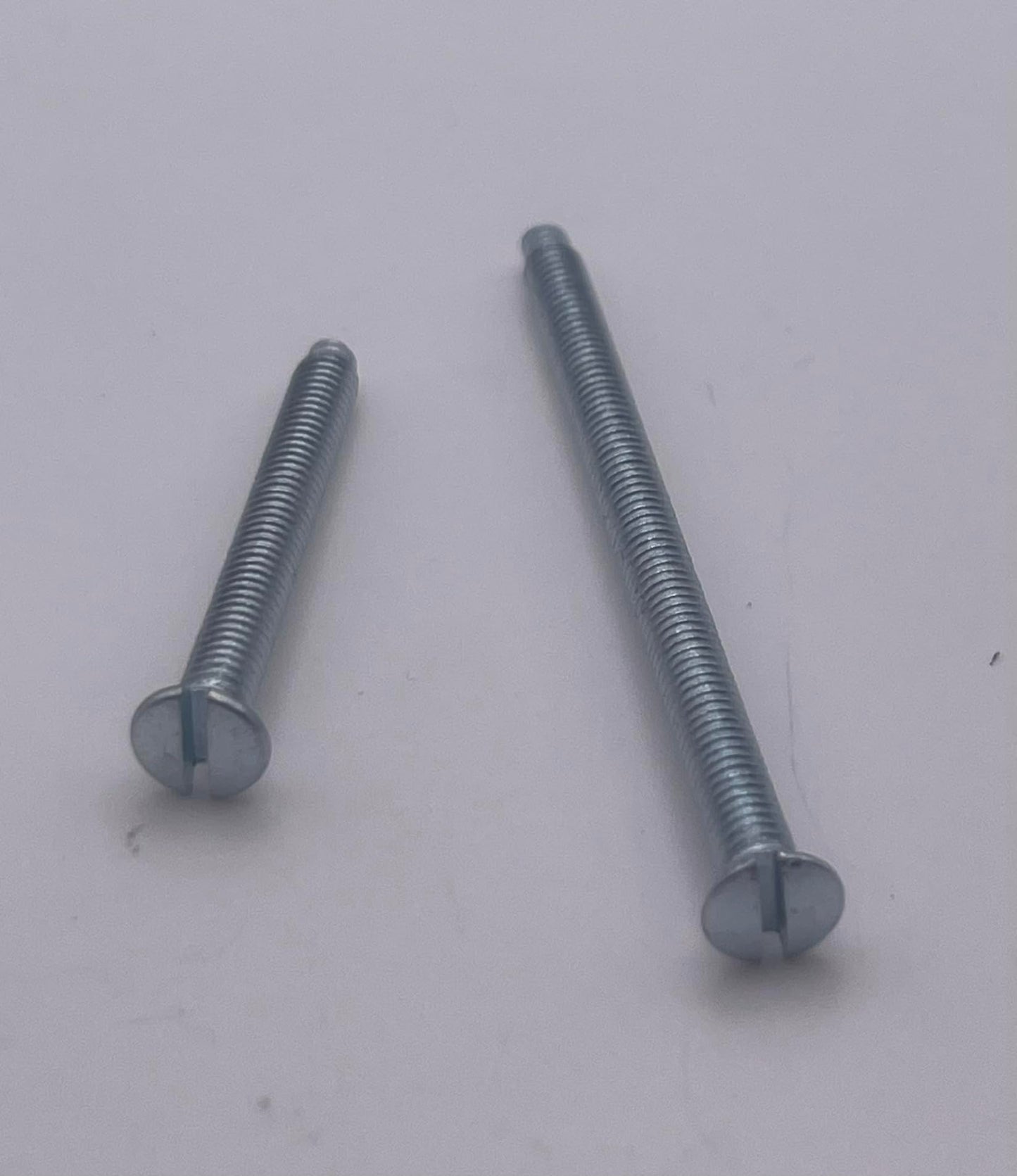 Aretro Pack of 20 M3.5 30mm Electrical Machine Screws for Light Switch & Plug Sockets Bright Zinc Plated Plated Slotted Head DIY (30mm)