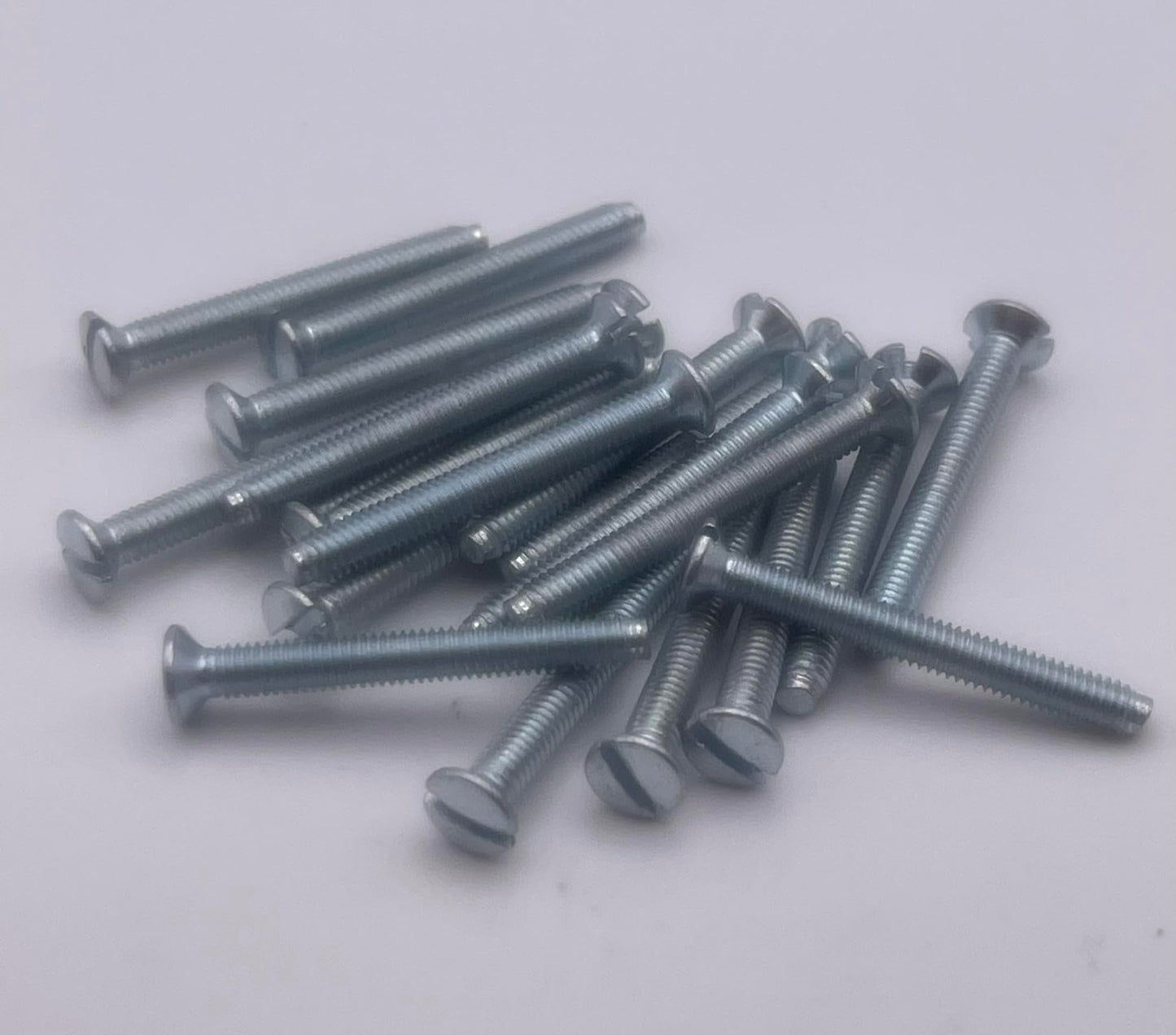Aretro Pack of 20 M3.5 30mm Electrical Machine Screws for Light Switch & Plug Sockets Bright Zinc Plated Plated Slotted Head DIY (30mm)