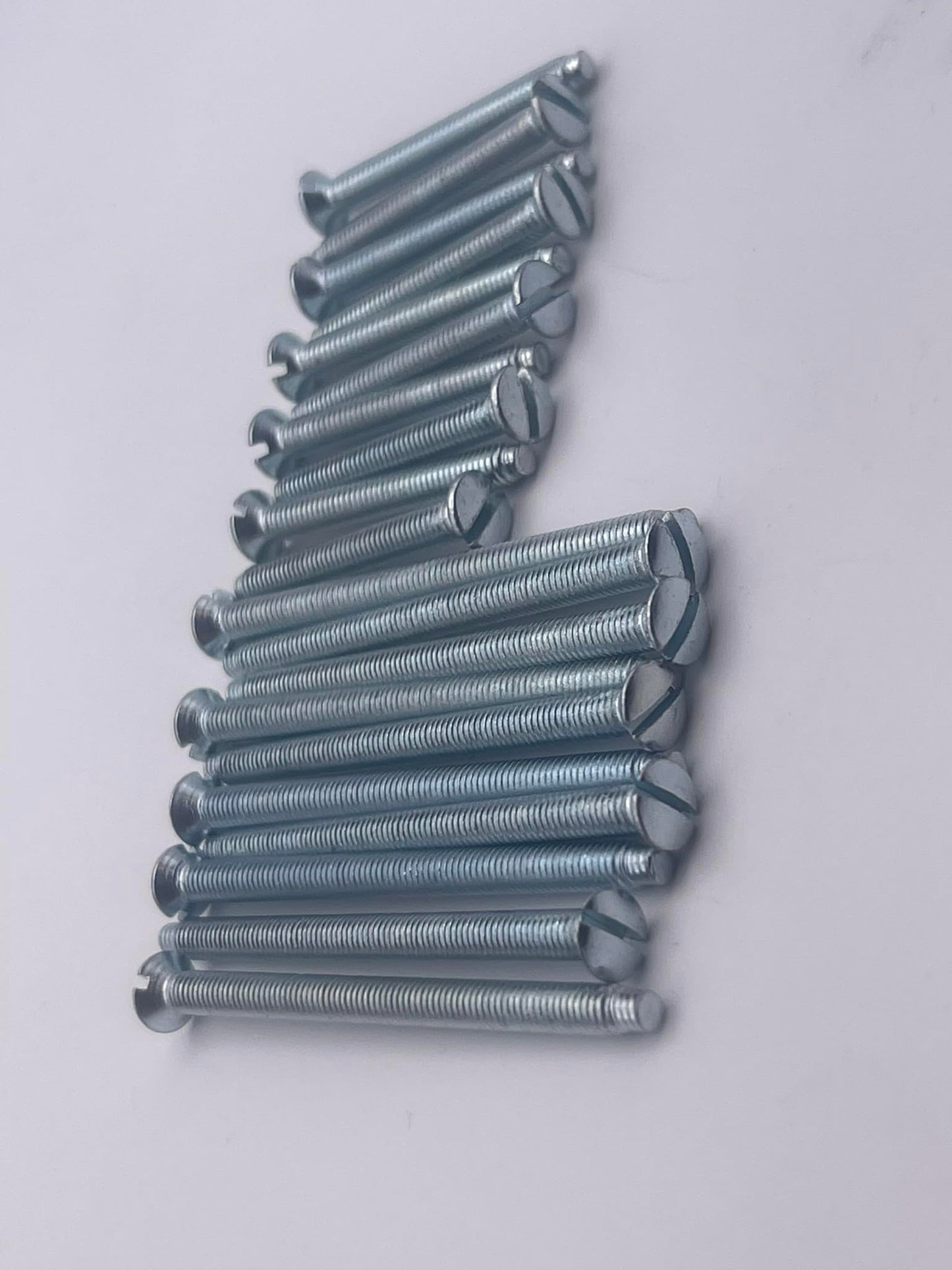 Aretro Pack of 20 M3.5 30mm Electrical Machine Screws for Light Switch & Plug Sockets Bright Zinc Plated Plated Slotted Head DIY (30mm)