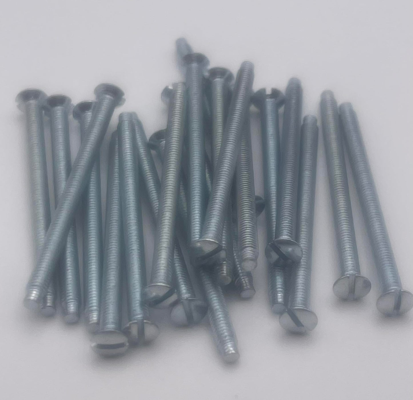 Aretro Pack of 20 M3.5 30mm Electrical Machine Screws for Light Switch & Plug Sockets Bright Zinc Plated Plated Slotted Head DIY (30mm)